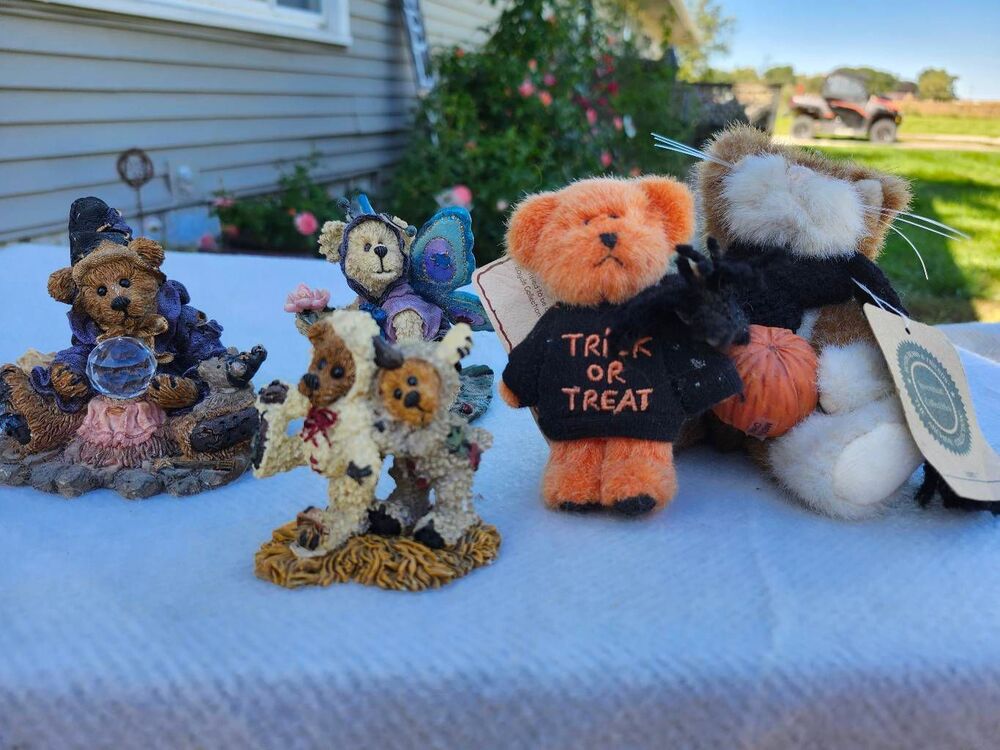 Boyds Bears Halloween Bundle 2 Stuffed Bears 3 figurines